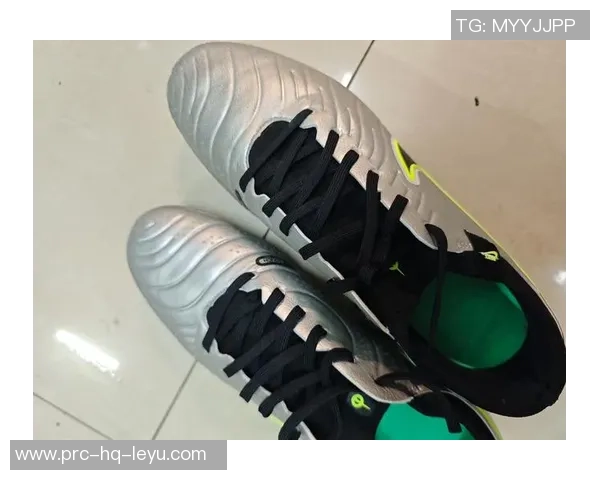 探索Nike足球鞋刺客9的卓越性能与设计魅力助你在赛场上大放异彩